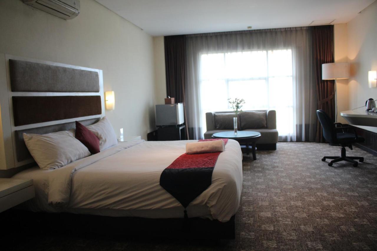 President Executive Club Hotel