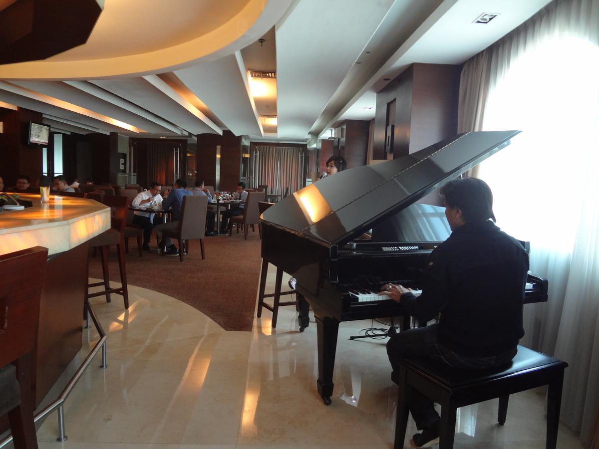 President Executive Club Hotel