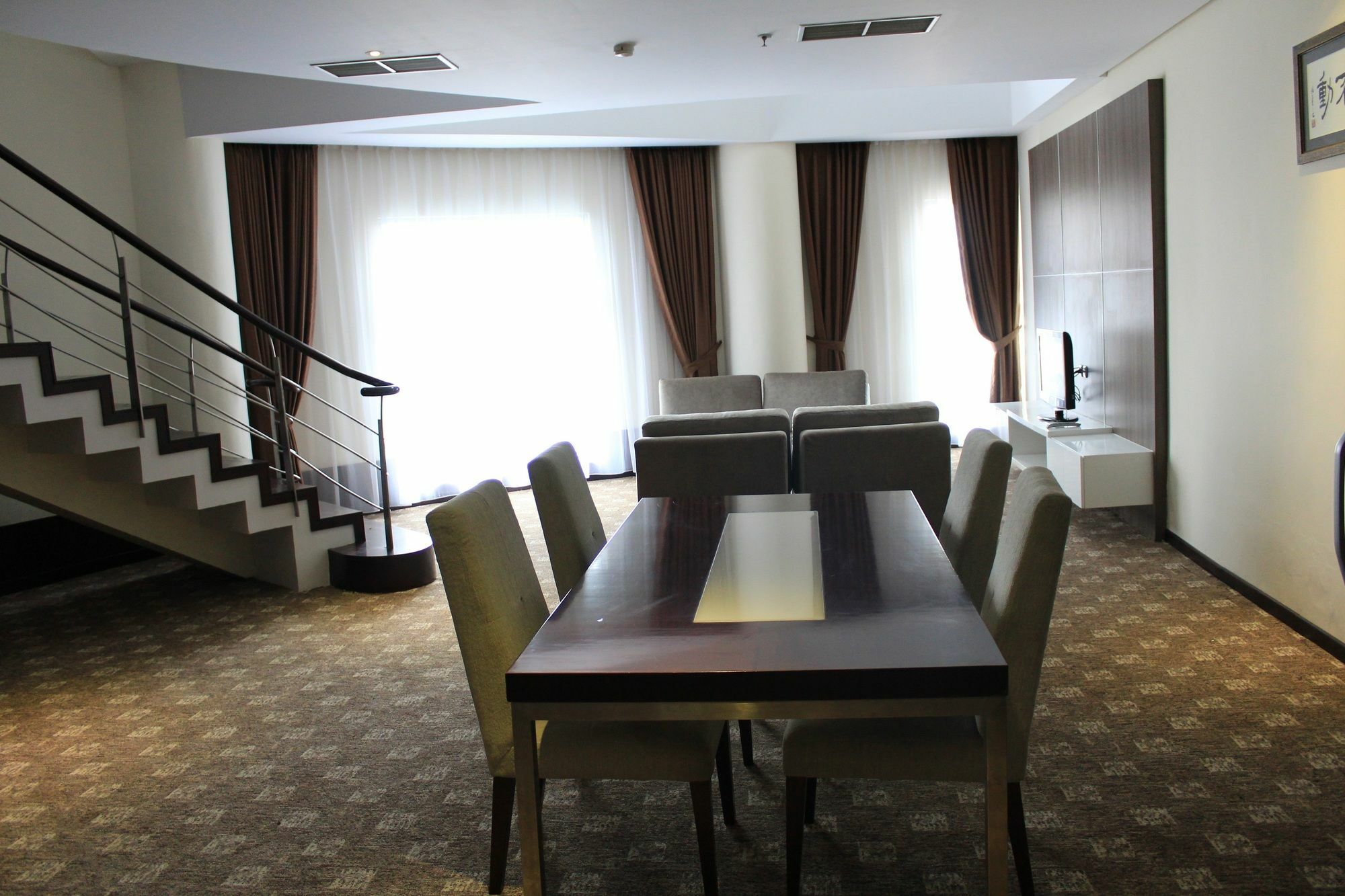 President Executive Club Cikarang