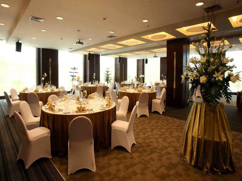 President Executive Club Hotel Cikarang
