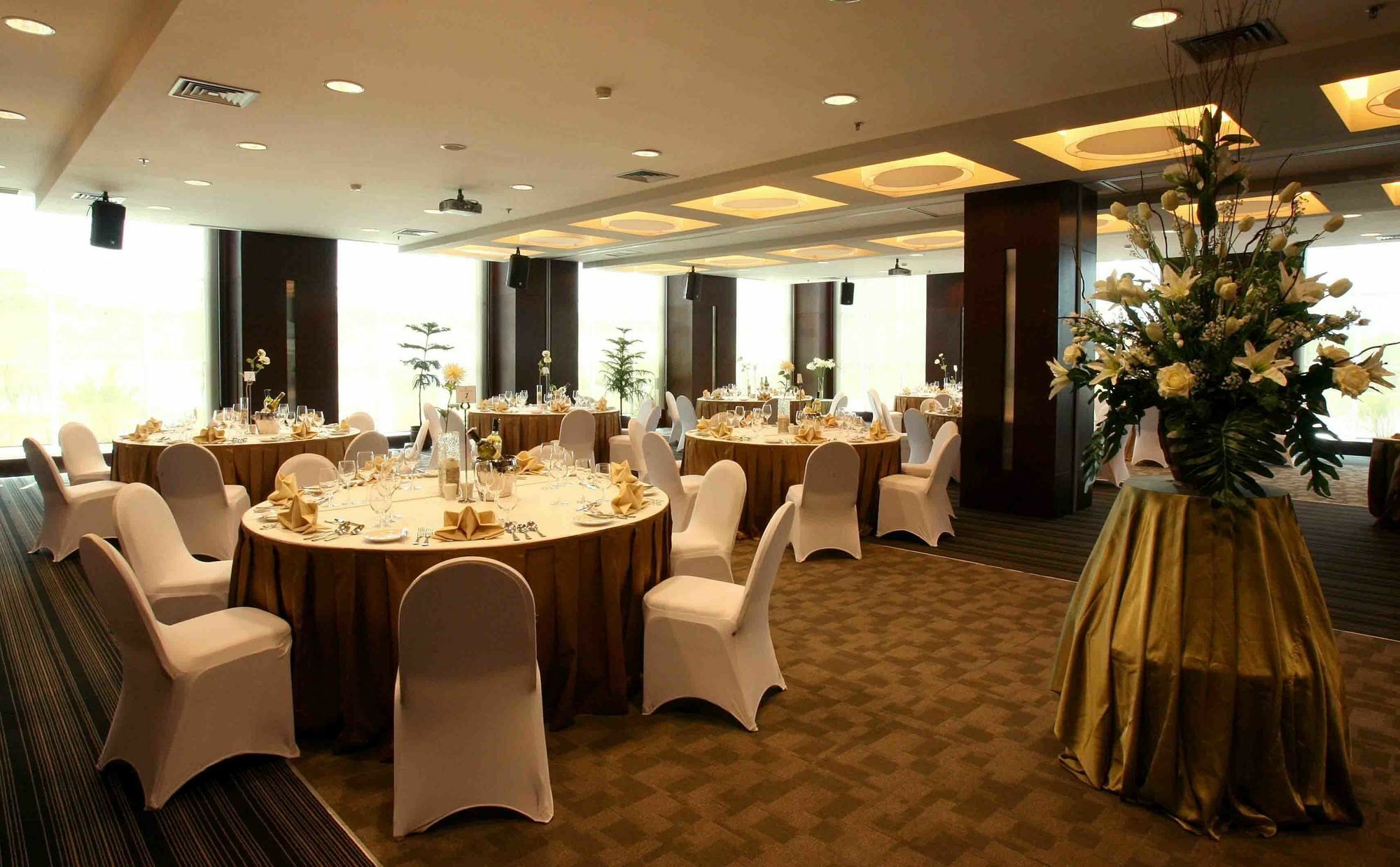 Hotel President Executive Club Cikarang